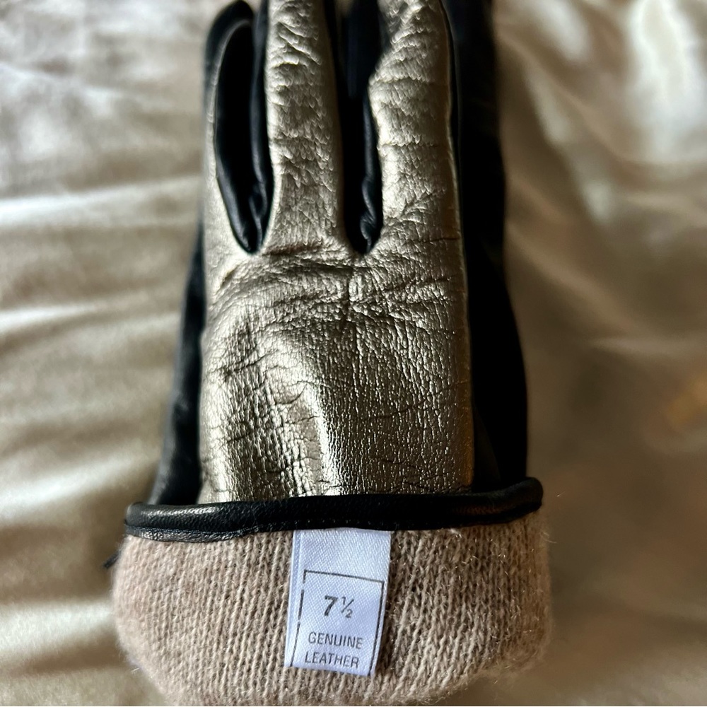 NEW! Beautiful metallic two tone leather gloves. Lined. Size 7.5. Bronze gold. - Picture 4 of 8